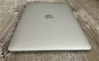 Apple MacBook Air 13in (256GB SSD, M1, 8GB) Laptop 2020